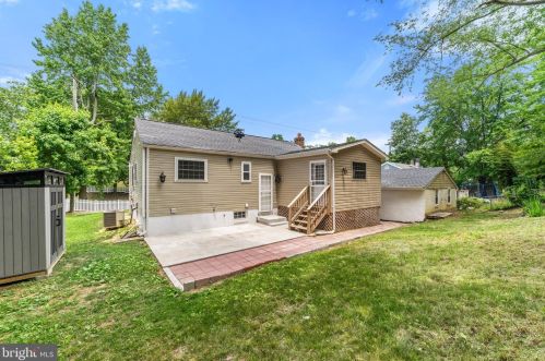 15906 Donald Curtis Dr, Woodbridge VA  22191-4250 exterior