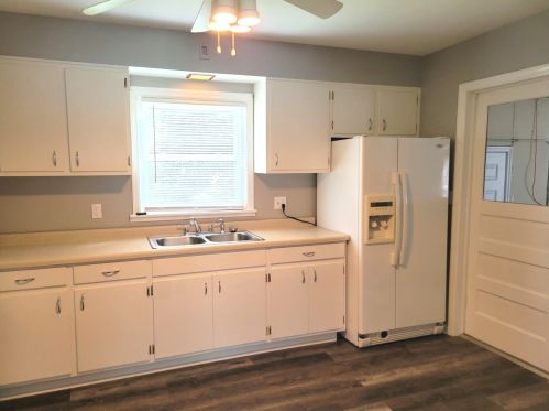 1232 Riverlane Dr, Bradley, IL 60915-1949