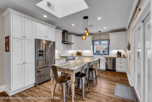 515 Monmouth Rd, Tinton Falls, NJ 07711-1351