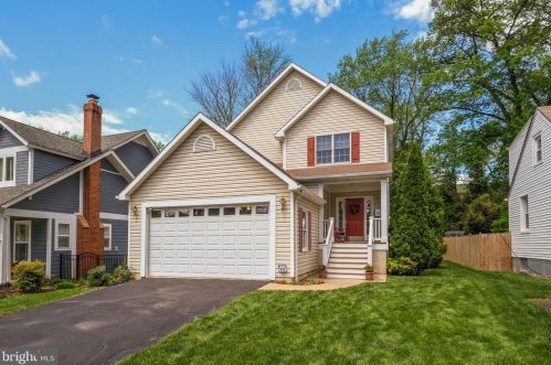 112 Spring St, Falls Church, VA 22046-3122