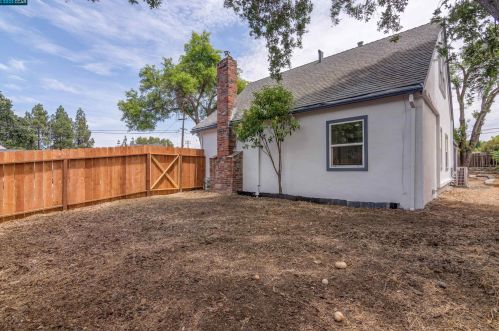 1344 Sherwood Dr, Concord CA  94521-3350 exterior