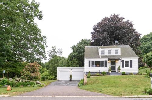 33 Benham Ave, Quaker Hill, CT 06375-1702