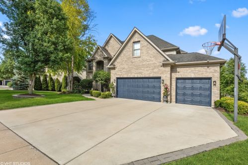 3955 Bluejay Ln, Naperville, IL 60564-8330