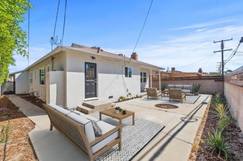 11609 Atkinson Ave, Hawthorne CA  90250-1827 exterior