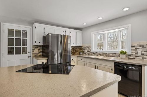 531 Atkins St, Middletown CT  06457-1546 exterior