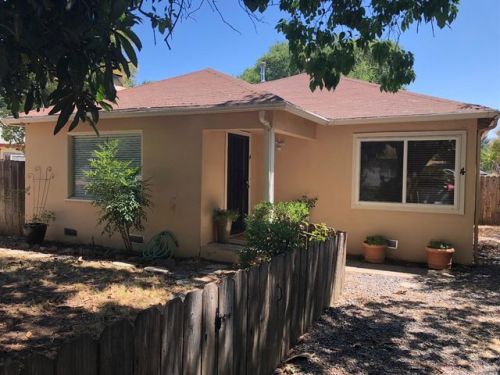 4 Lorraine St, Ukiah CA  95482-5946 exterior