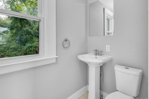 198 Meadow St, Huntington CT  06484-2265 exterior