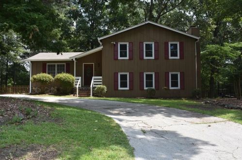 3206 Brownlee Ln, Lilburn, GA 30047-1908