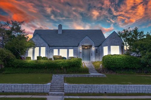 2339 Highland Heights Ln, Carrollton, TX 75007-2033