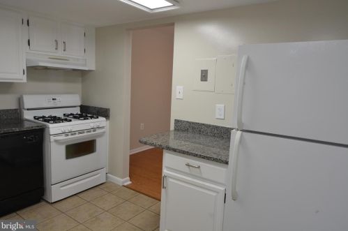1521 Northgate Sq, Herndon VA  20190-3757 exterior