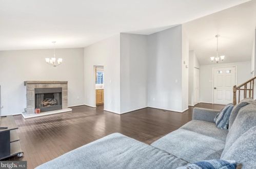 9919 Coffer Woods Rd, Springfield VA  22015-2903 exterior