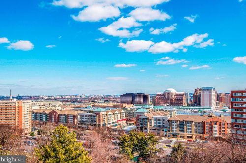 1301 Arlington Ridge Rd, Arlington VA  22202-1954 exterior