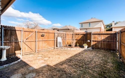 2210 Meadowstone Dr, Carrollton TX 75006-2642 exterior