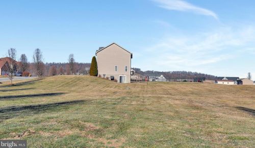 67 Tinning Ct, Hedgesville WV 25427-7367 exterior