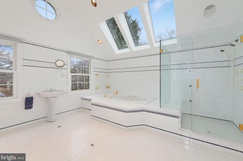 315 Maple Ave, Haddonfield NJ 08033-1438 exterior