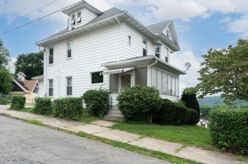 26 Aurora St, Waterbury, CT 06708-2002