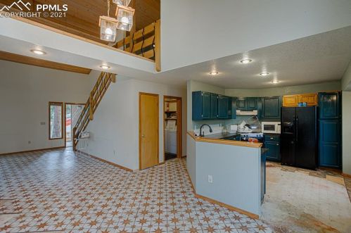 2730 Sunnywood Ave, Woodland Park CO  80863-9401 exterior