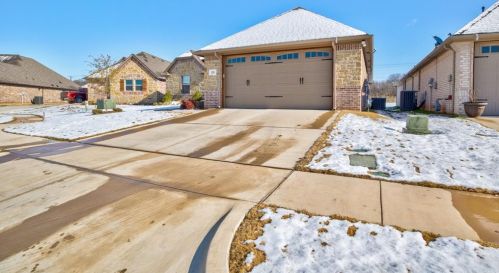 329 Paddle Boat Dr, Granbury, TX 76049-1231