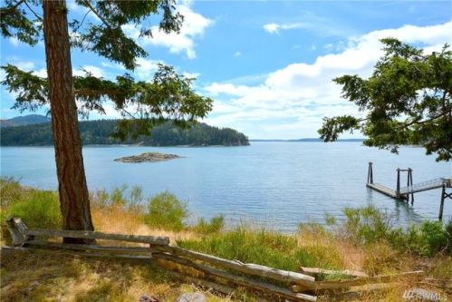 202 Avilion Pl, Doebay, WA 98279-9522