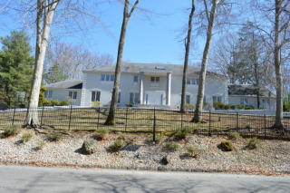 7 Round Hl, Holmdel Village, NJ 07733-1935