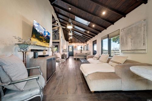 167 Bishop Rd, Crockett, CA 94525-1565
