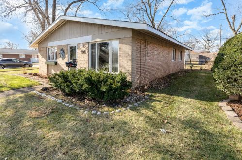900 Park Ave, Thornton, IL 60476-1038