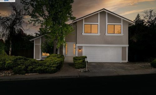 554 Cambridge Dr, Benicia, CA 94510-1316