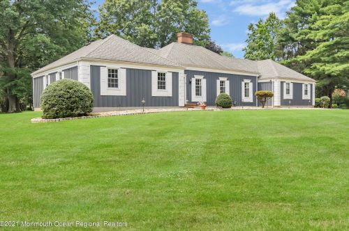8 Hance Ct, Holmdel Village, NJ 07733-2307
