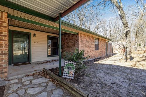 309 Cedarwood St, Azle, TX 76020-2145