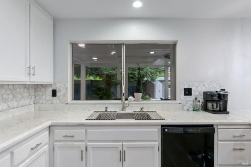 1068 Matthew Ct, Windsor CA  95492-8778 exterior