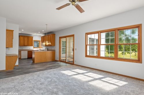 204 Red Hawk Rd, Pingree Grove IL  60140-8244 exterior