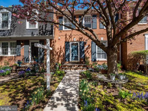 5271 Bradgen Ct, Springfield VA  22151-3505 exterior