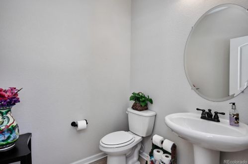 21829 Layton Dr, Aurora CO 80015-4701 exterior