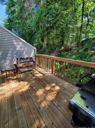111 Morningside Ct, Huntington CT  06484-4350 exterior