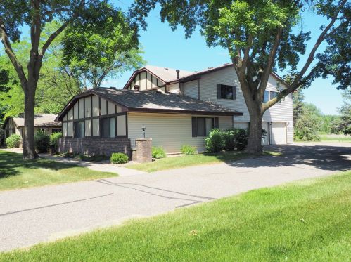 5993 Dellwood Ave, Saint Paul MN  55126-8453 exterior