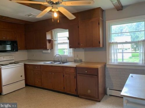 412 George St, Hanover, PA 17331-1423