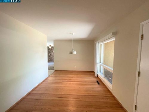 589 Maureen Ln, Concord CA  94523-2758 exterior