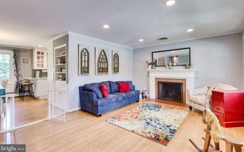 909 Roswell Dr, Silver Spring MD 20901-2128 exterior