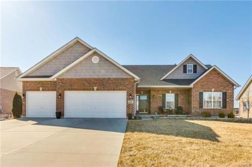 1205 Franke Dr, Columbia, IL 62236-2775
