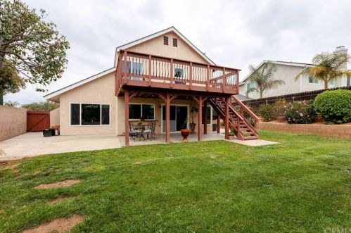 8450 Tamarind Ln, Riverside CA  92509-5180 exterior