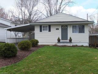 1923 Massachusetts Ave, Massillon, OH 44646-7131