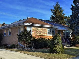 7508 Kirk Dr, Niles IL  60714-3130 exterior