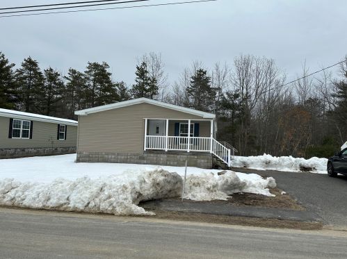 16 Commodore Dr, Biddeford, ME 04005-3688