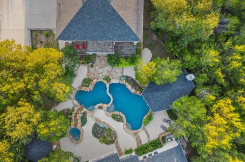 8009 Dark Vly Cv, Austin TX 78737-3520 exterior