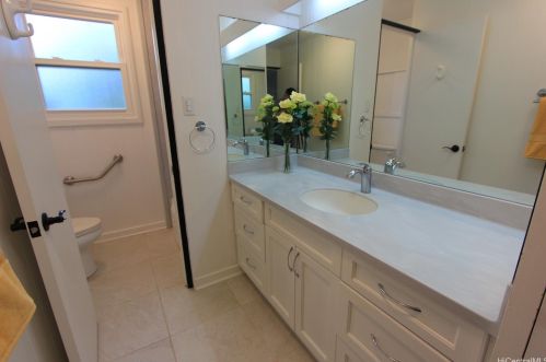 3086 Kaohinani Dr, Honolulu HI  96817-1040 exterior