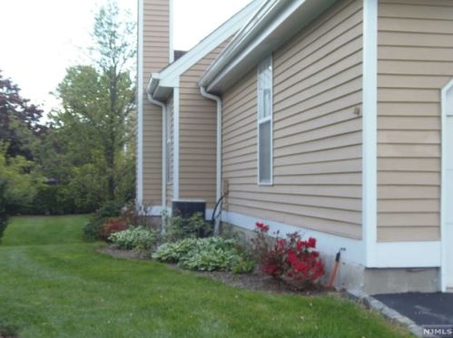 225 Crescenzi Ct, Town Center, NJ 07052-4134