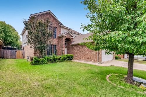 5841 Pearl Oyster Ln, Fort Worth TX  76179-7563 exterior