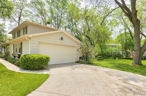 892 Sussex Ct, Buffalo Grove, IL 60089-4458