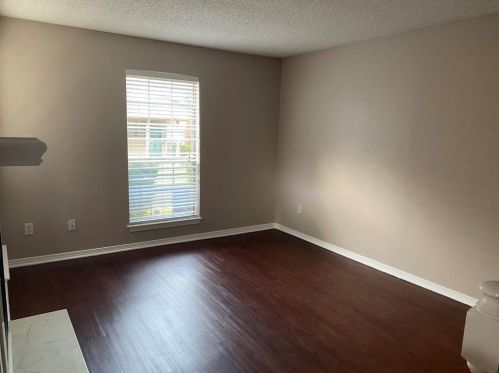 1441 Meadowood Village Dr, Fort Worth TX  76120-4702 exterior