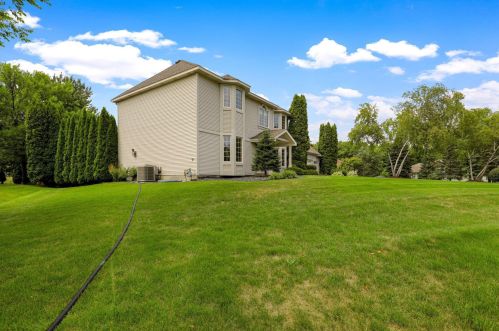 3995 Black Oaks Ln, Minneapolis, MN 55446-2610